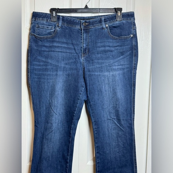 Classic Blue Women's Straight Leg Jeans by Lincoln Outfitters - Picture 2 of 8